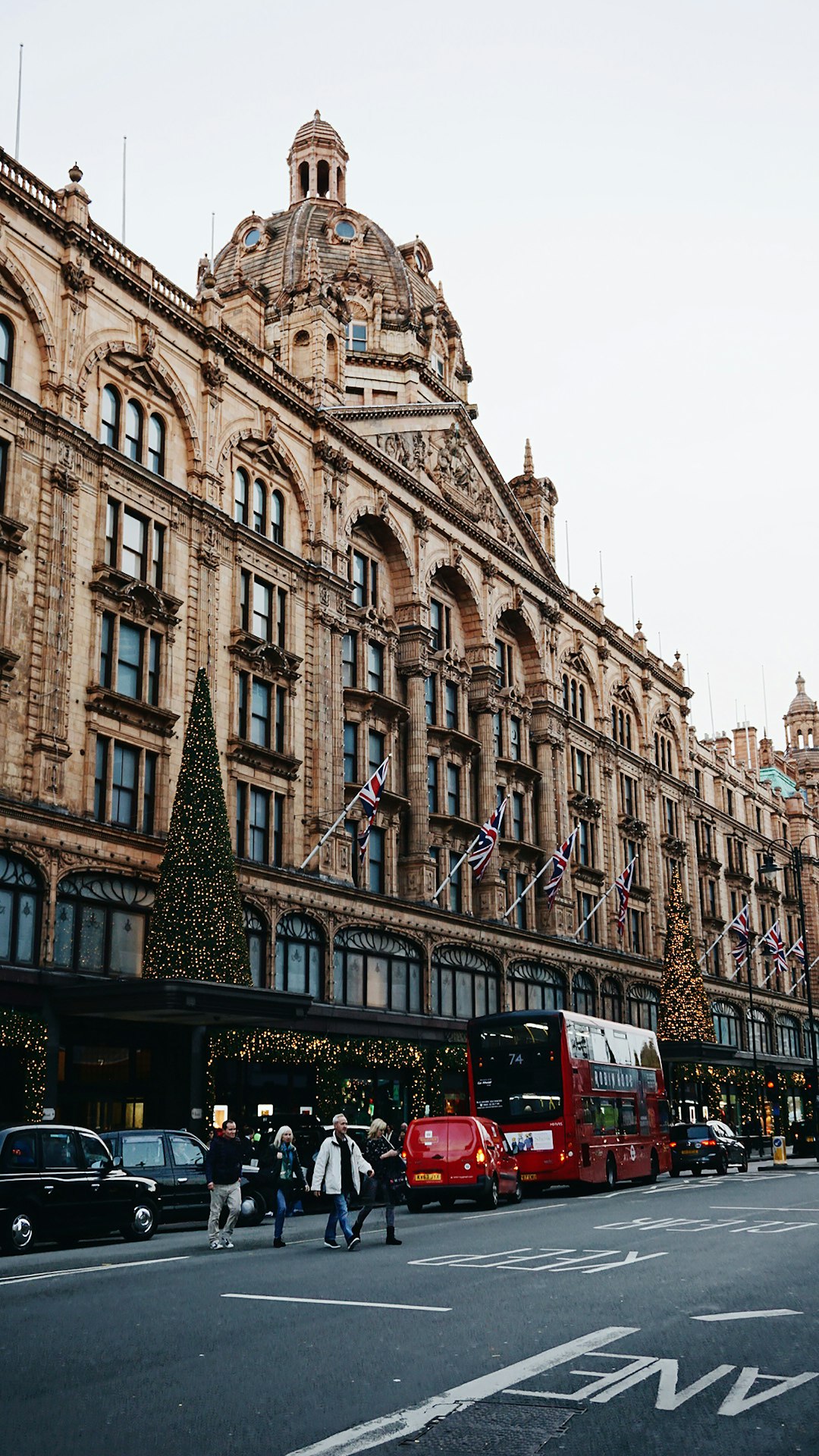 Knightsbridge London neighbourhood